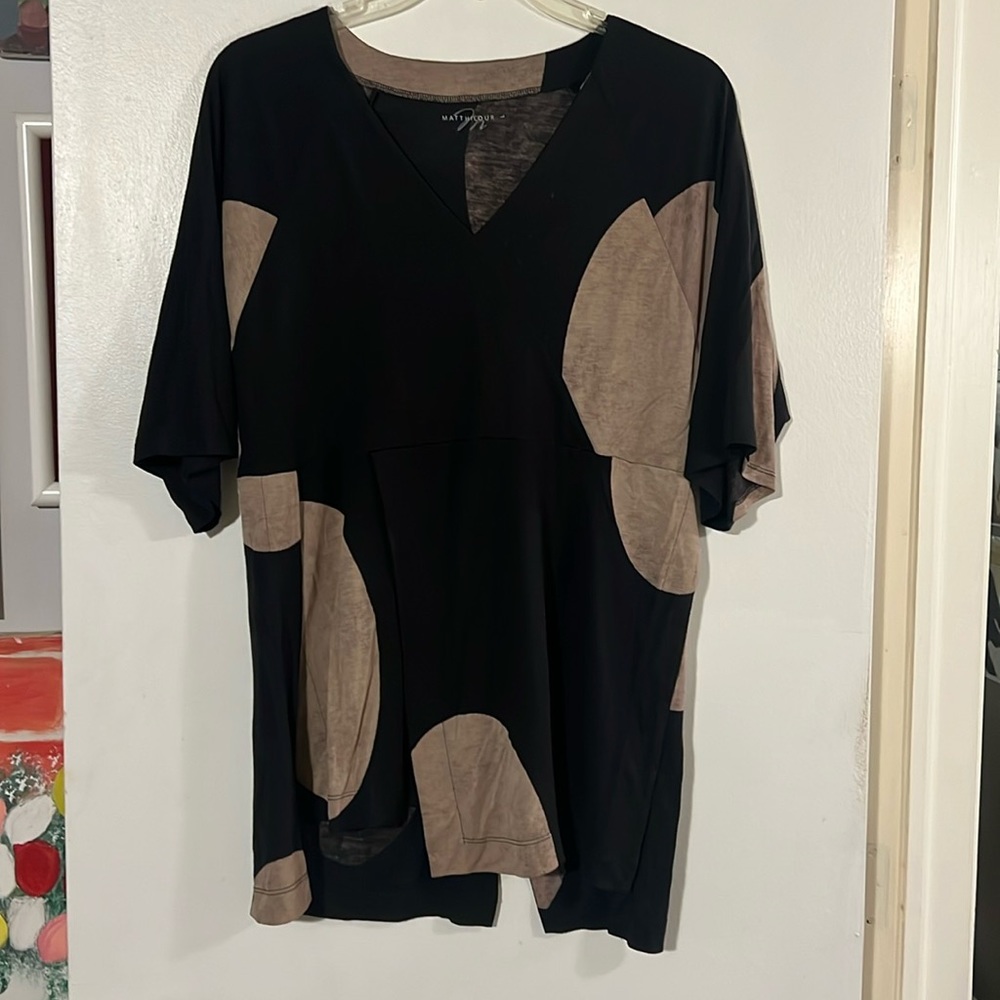 Matthildur black/tan v-neck tunic